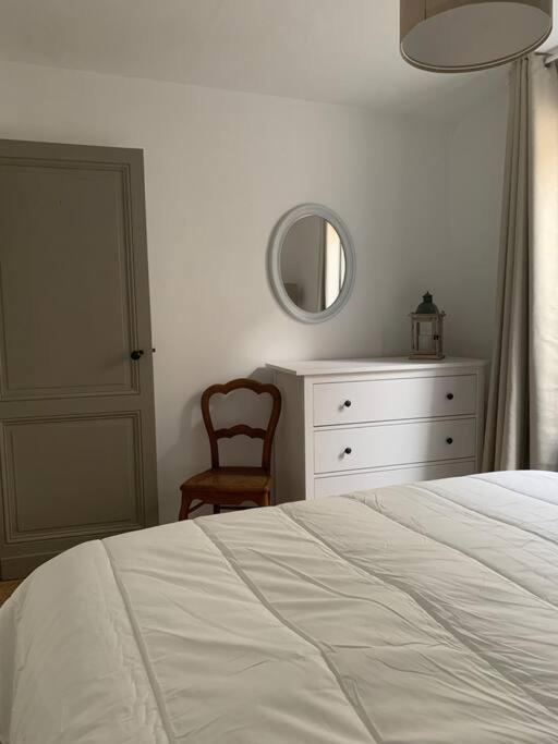 Gite La Petite Maison Guîtres Exteriör bild