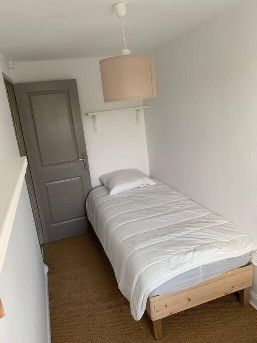 Gite La Petite Maison Guîtres Exteriör bild